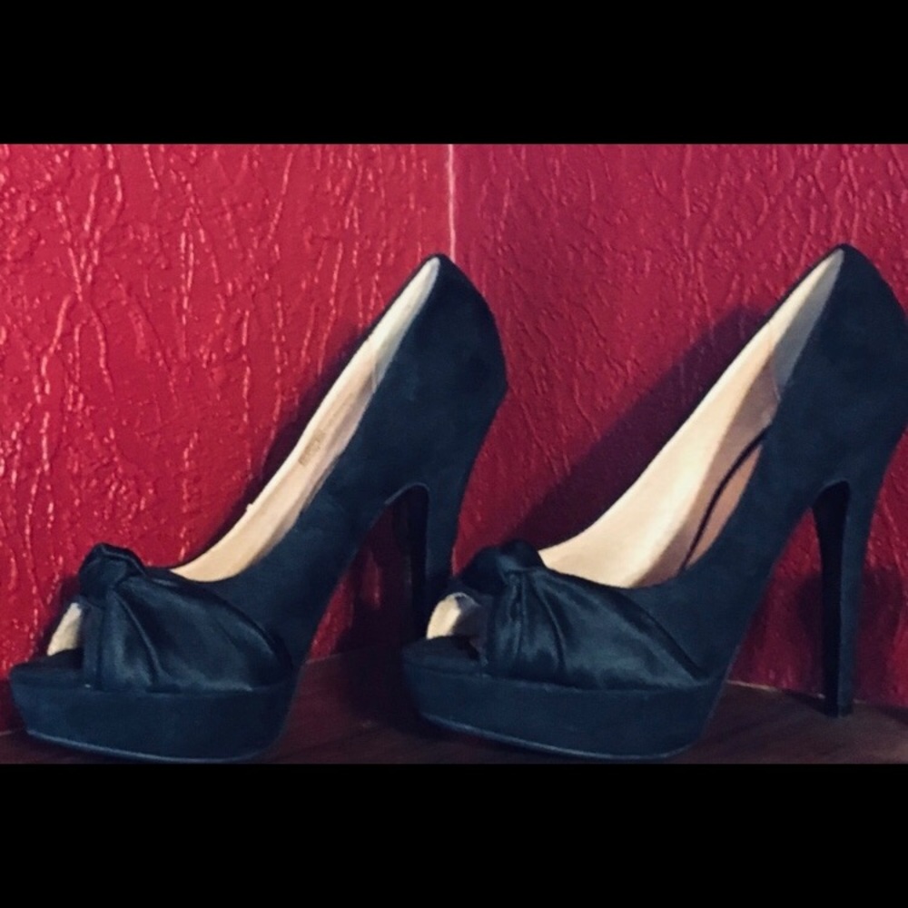 ❤️ VICTORIA’S SECRET❤️SUEDE & SATIN PEEPTOE PUMP